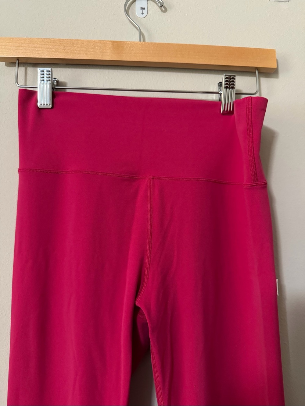 Vuori High Rise Leggings Fuchsia Pink Size Medium Athleisure Activewear - Picture 3 of 6